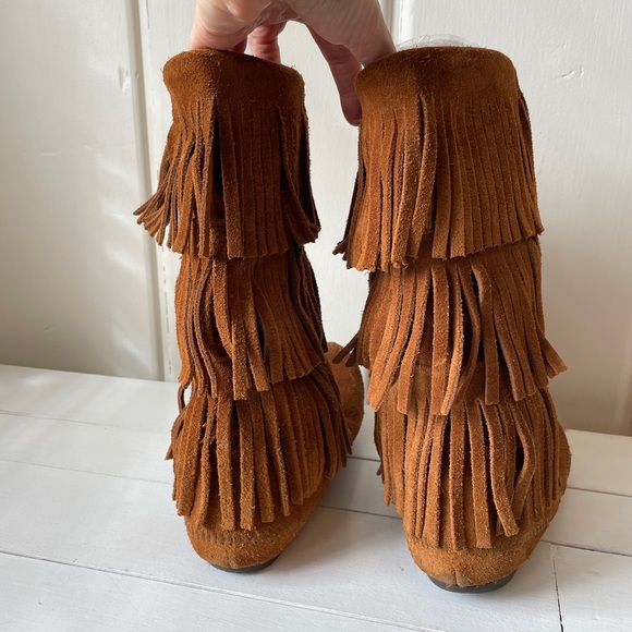 Best seller!! Minnetonka 3 layer fringe boots 8 W - Picture 3 of 6